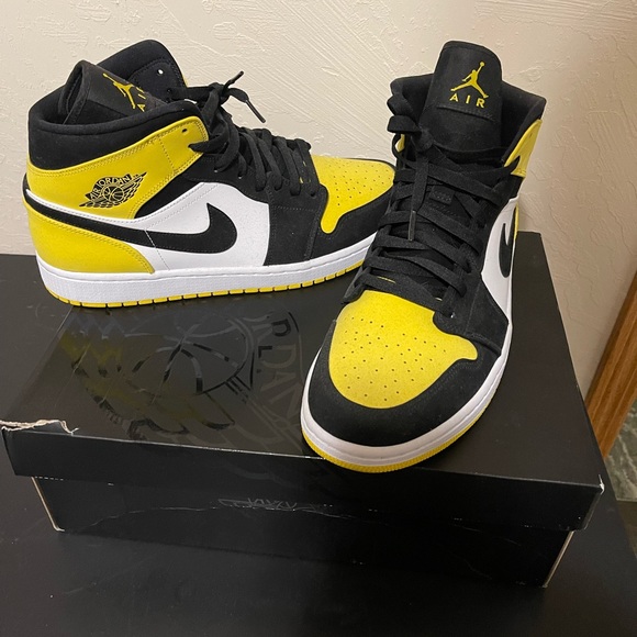 Jordan 1 Mid Yellow Toe - Picture 7 of 7